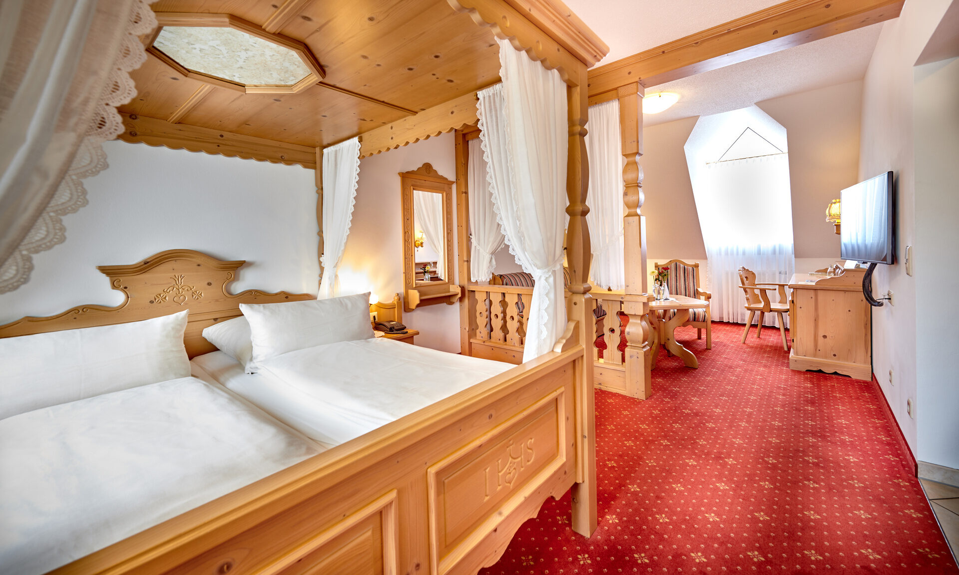 Die Suite im Hotel zur Post bietet viel Platz zum Urlaub machen